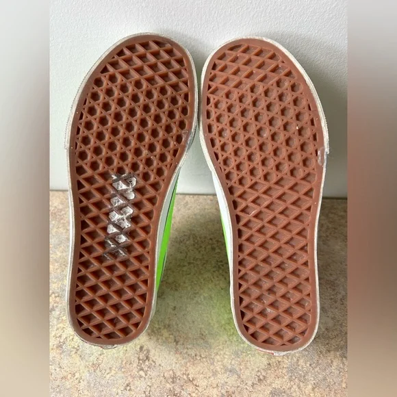 Vans neon green tie shoes on men’s 4/women’s 5.5 like new condition - Picture 9 of 9